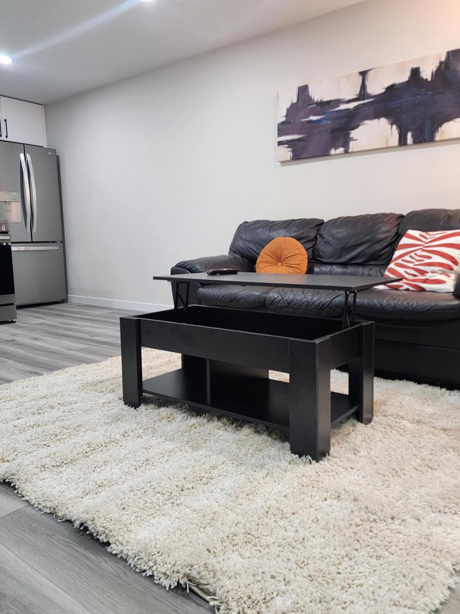 Trendy 2-Bed Oasis Awaits! Leilighet YYC Eksteriør bilde