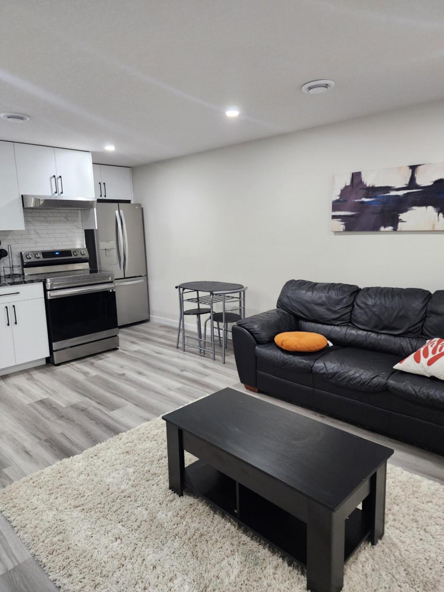 Trendy 2-Bed Oasis Awaits! Leilighet YYC Eksteriør bilde