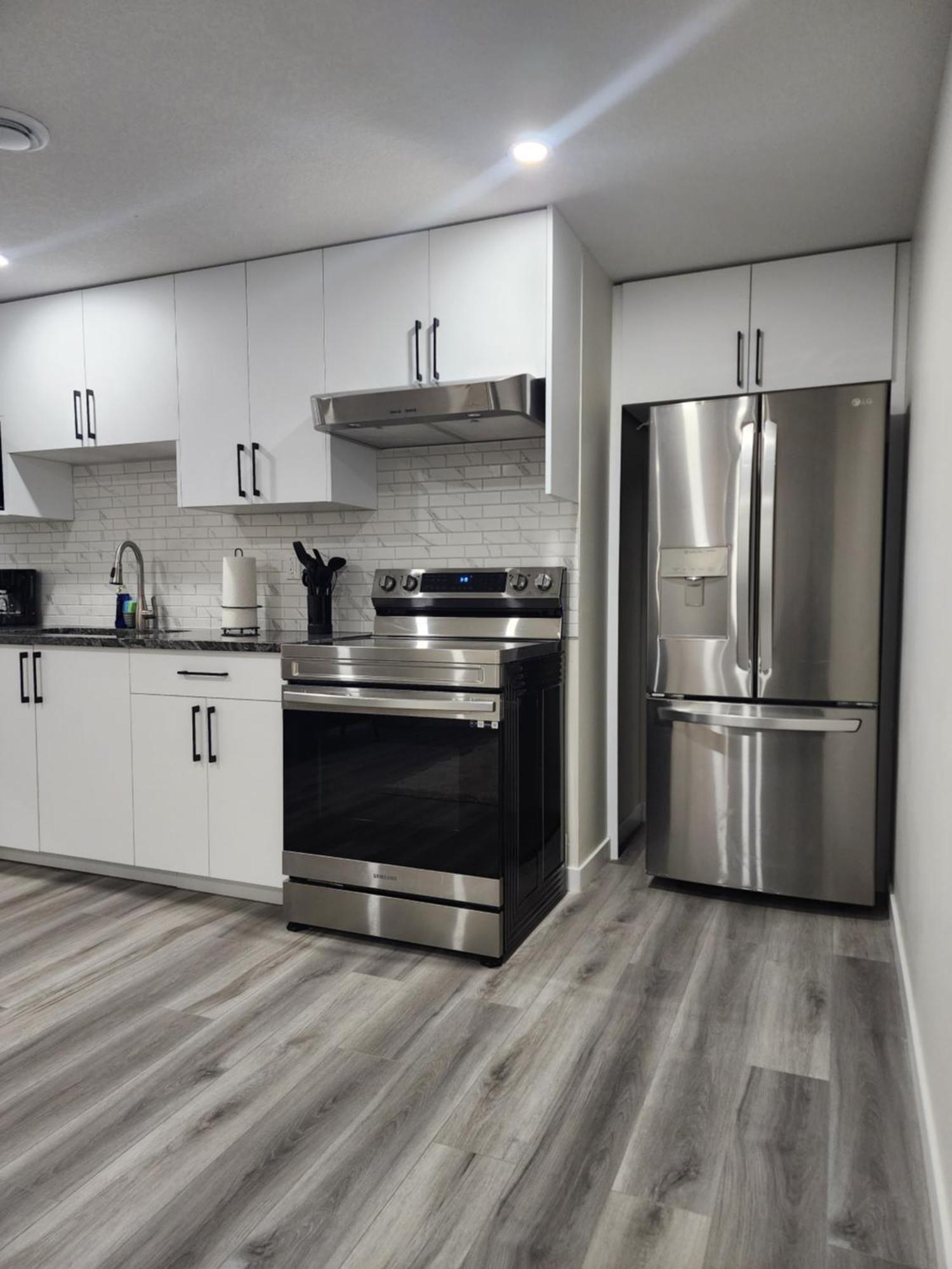 Trendy 2-Bed Oasis Awaits! Leilighet YYC Eksteriør bilde