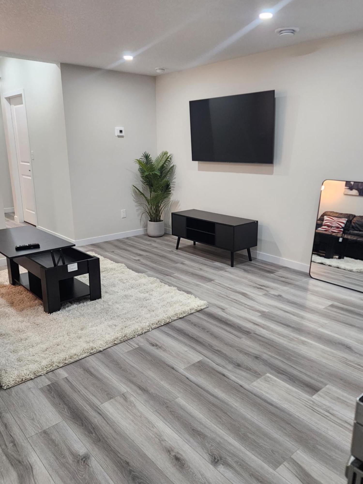 Trendy 2-Bed Oasis Awaits! Leilighet YYC Eksteriør bilde