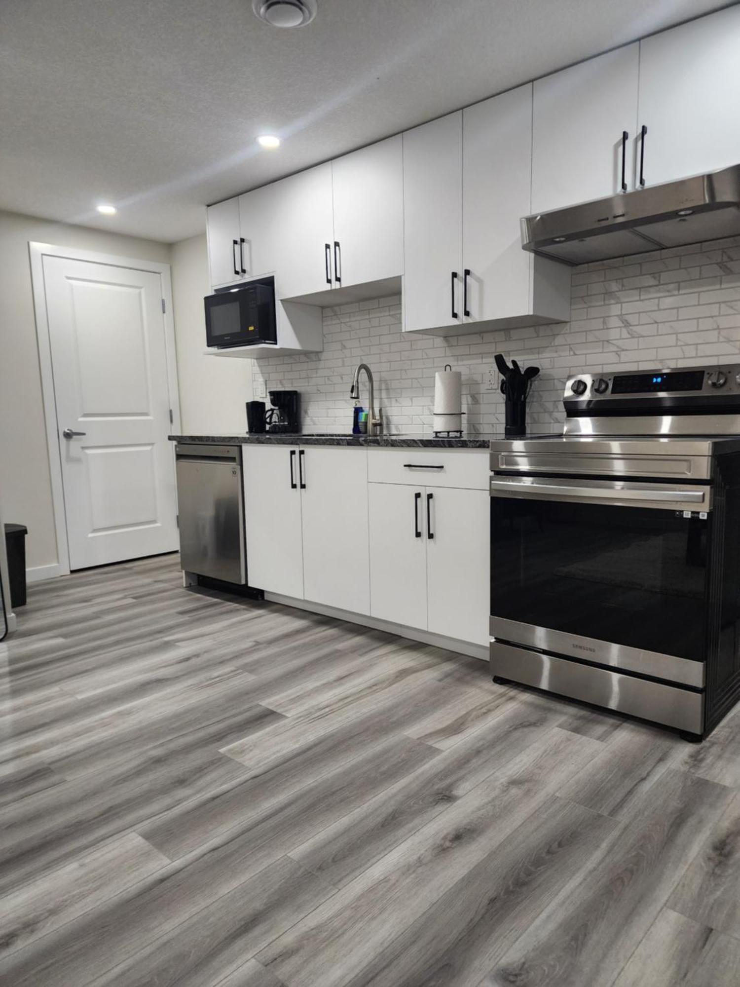 Trendy 2-Bed Oasis Awaits! Leilighet YYC Eksteriør bilde
